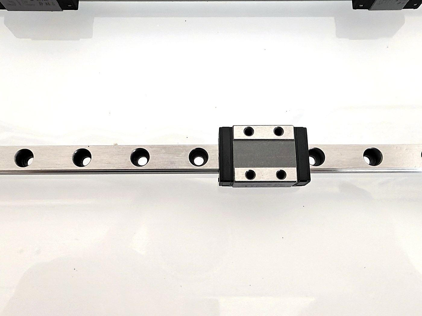 DDJ ST / SMT standard C-type miniature linear guide — real product photo