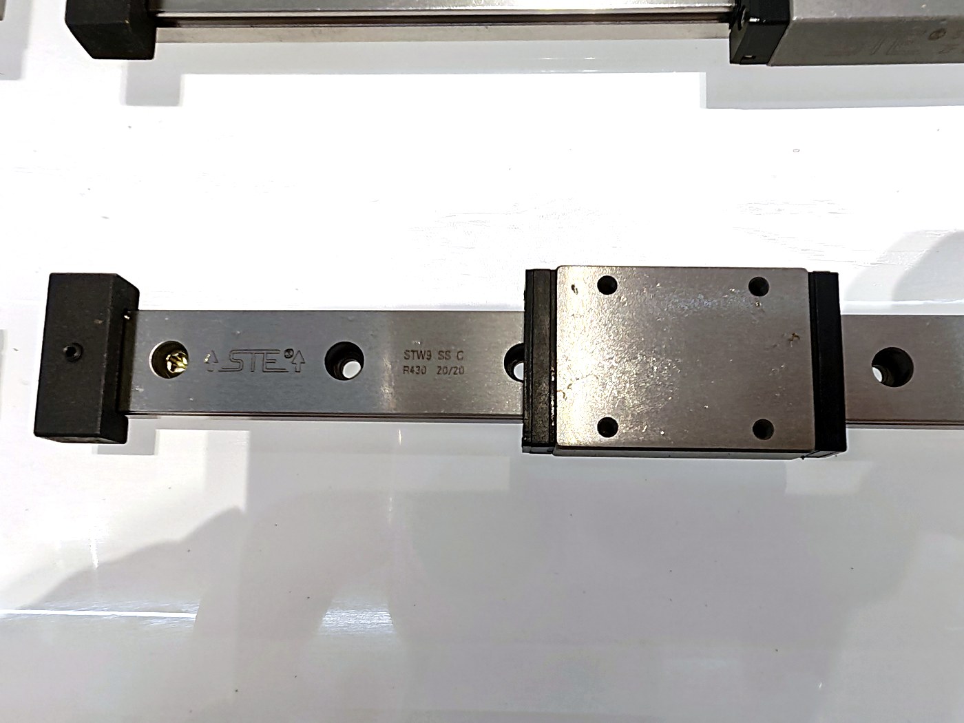 DDJ miniature guide carriage end view showing ball return
